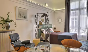Rent Apartment Studio 35m² avenue des Champs elysees, 8 Paris