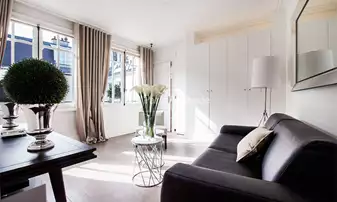Rent Apartment 1 Bedroom 37m² rue Saint Honore, 1 Paris
