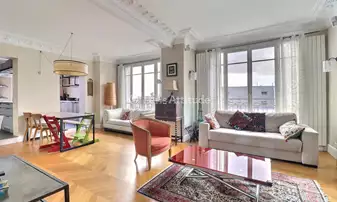 Rent Apartment 2 Bedrooms 95m² rue Lepic, 18 Paris